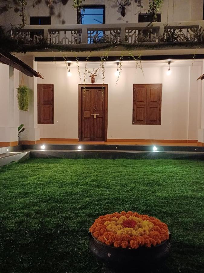 Kayyalas Courtyard Thrissur 외부 사진