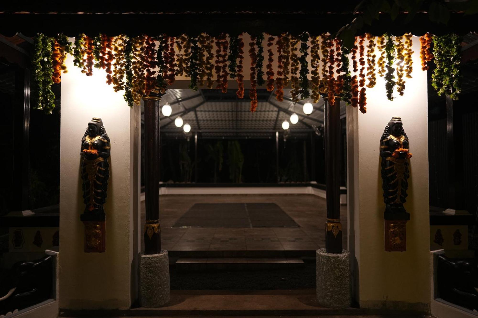 Kayyalas Courtyard Thrissur 외부 사진